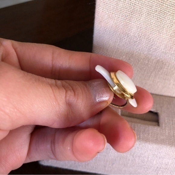 Vintage Screw Back Earrings - Picture 4 of 5